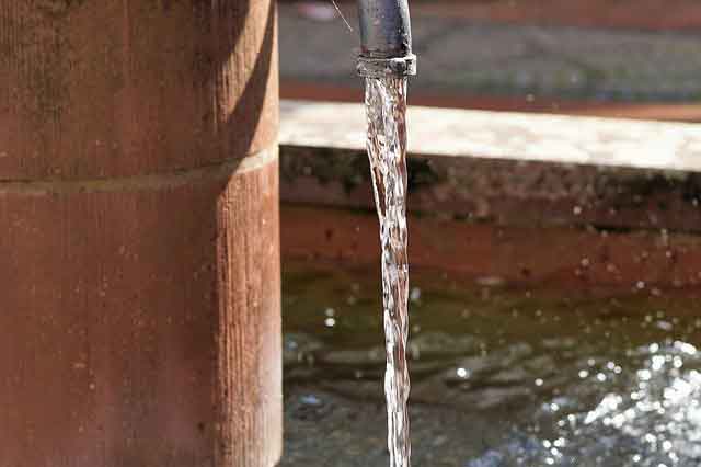 Zadbaj o odpowiednie zebranie wody dzięki m.in. zbiornikom na deszczową wodę